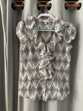 Divine Banana Republic Black & White Ruffle Chevron Blouse, Women’s Size Medium